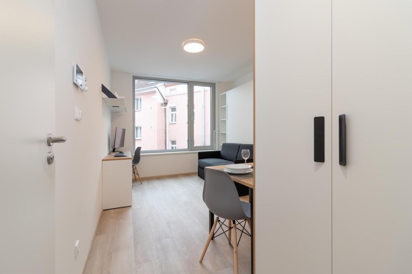 Smart With Ultra Fast 1gbps Wifi And Air Conditioning *