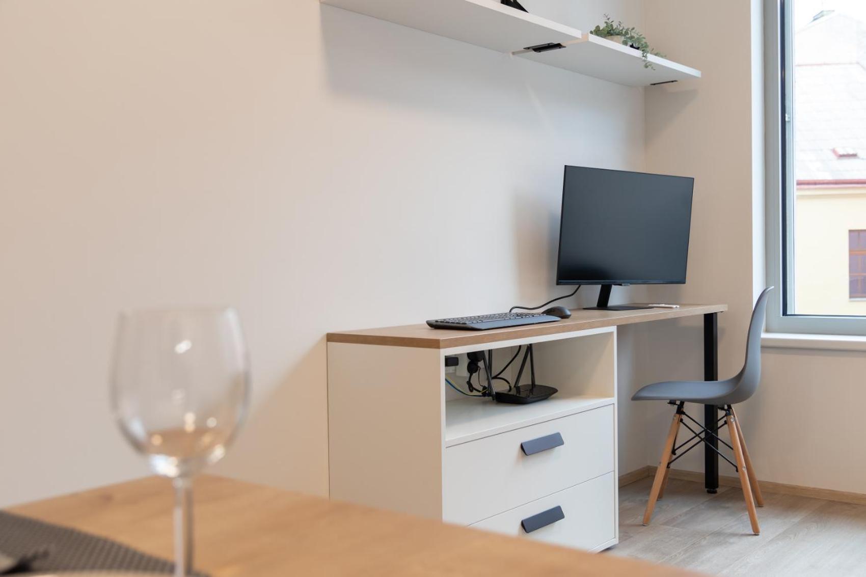 Smart With Ultra Fast 1gbps Wifi And Air Conditioning Appartamento Praga